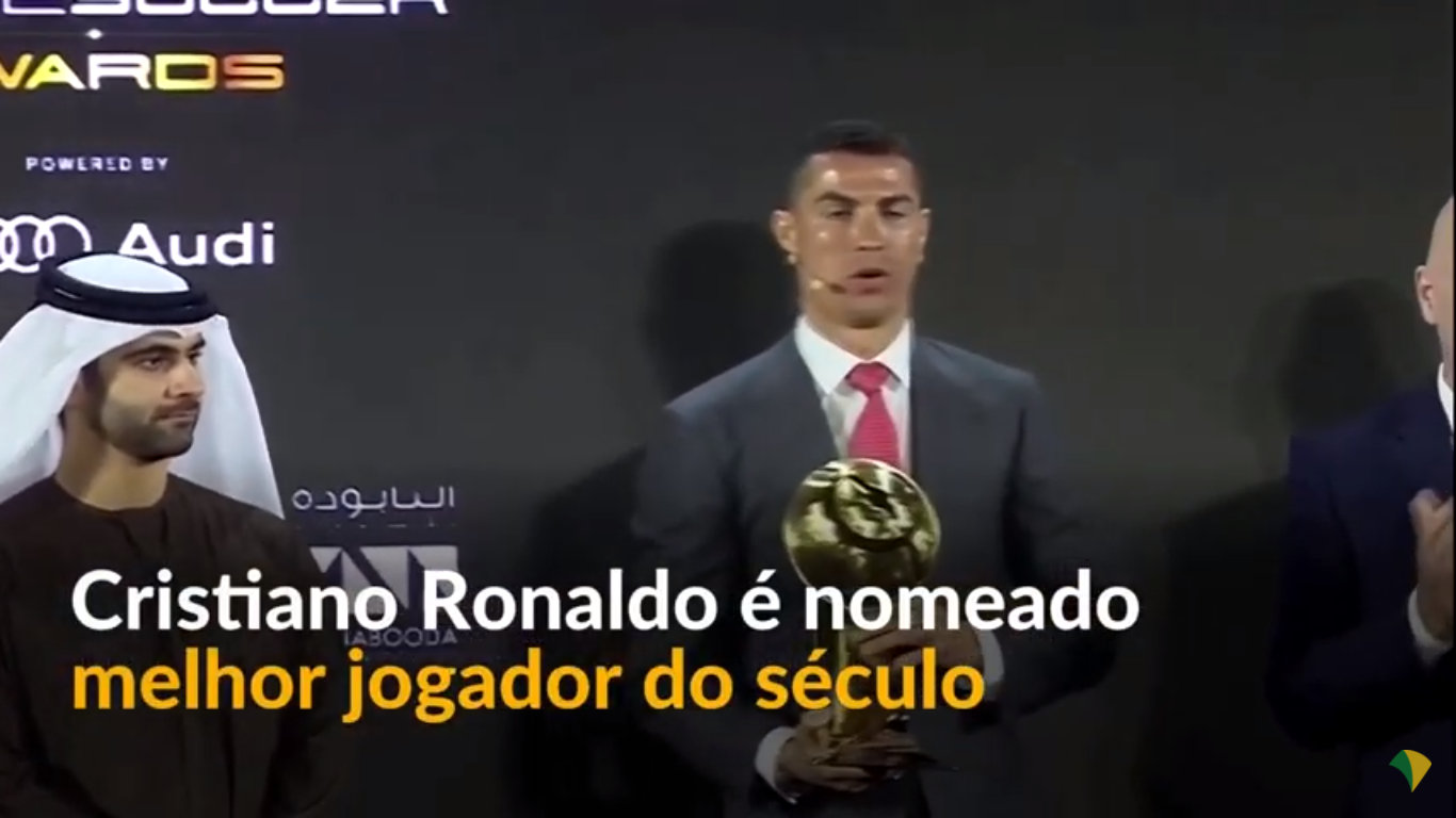 Cristiano Ronaldo recebe prêmio de melhor jogador do século 